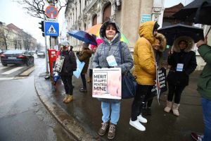 Misionarii vietii, manifestare tacuta in fata Maternitatii Odobescu din Timisoara