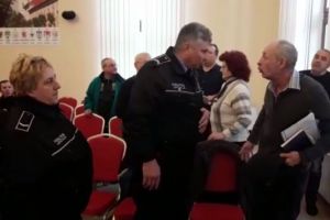 Scandal în şedinţa de buget a Consiliului Local Bistriţa. Poliţiştii locali, chemaţi să facă ordine (VIDEO)