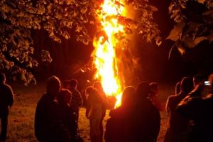 Sâmbătă: Hodaiţa, obicei vechi de peste 100 de ani, de postul Paştelui, la Miceşti. Plăcinte, gogoşi şi vin în jurul focului la poveşti, cum era mai demult