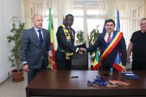 Oaspeţi din Republica Senegal, în judeţul Ilfov. Primarul Marian Oancea a semnat o scrisoare de intenţie pentru înfrăţirea comunei Snagov cu comuna Gandiaye