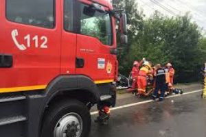 Accident pe DN 1, la Romanesti. Un barbat, INCARCERAT, dupa ce a intrat cu masina intr-un gard