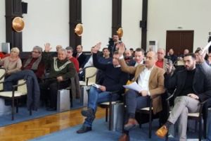 Scandal in CJ Constanţa: 22.000 de euro pe o maşină de spălat rufe, 250 000 euro pe Festivalul Berii