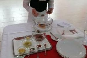 Cursanţi covăsneni, pregătiţi de specialişti din judeţ, dar şi din străinătate, pentru meseria de ospătar şi bucătar