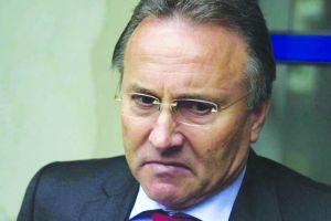 Nichita contra Chirica : balegă contra găinaţ