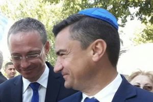 Chirica sau Dragnea, toţi o apă şi-un pământ: bani, putere şi corupţie