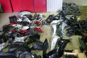 Motociclete BMW dezmembrate, căutate de autorităţile italiene, descoperite în Vama Siret