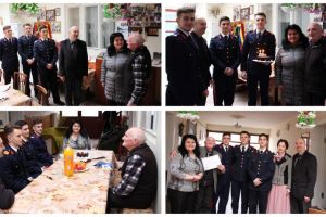 Elevi şi profesori ai Colegiului Militar ”Mihai Viteazul” din Alba Iulia, la veteranul Laurean Deac la aniversarea a 96 de ani
