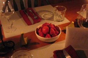 Greenpeace: faceţi SEX ZIUA iar NOAPTEA folosiţi DOAR lumânări din CEARĂ de ALBINE. Aflaţi de ce