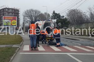 Imagini de la eveniment. Accident rutier in municipiul Constanta, zona Pescarie. Un pieton a fost lovit de o masina