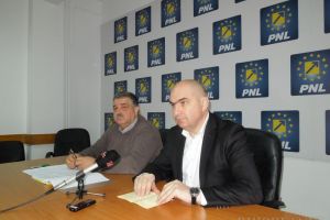 Bolojan şi Avrigeanu: PNL nu va coopera cu şefii CJ Bihor până nu alocă „decent” banii, nu-şi publică pe site cheltuielile şi nu opresc „drenajele” financiare
