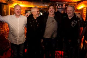 FOTO: Farfarello a făcut senzaţie în Office