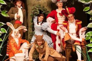 „Alice în ţara minunilor” pe scenă