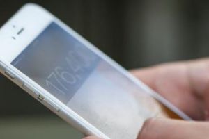 Utilizatorii TELEFOANELOR produse de chinezi, în PERICOL! Ce avertizează şeful FBI