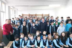 Cel mai longeviv poloist român, Fejer Ivan, în mijlocul elevilor Școlii Gimnaziale „Dimitrie Cantemir” (FOTO)