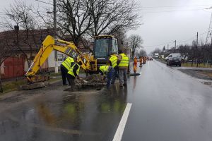 S-a REPARAT partea carosabilă de pe 6 Vânători