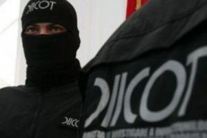 TRAFICANȚI de DROGURI de risc, prinşi în DÂMBOVIȚA. Ce au găsit anchetatorii în SEDIUL infractorilor