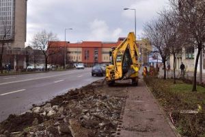 Încă o bandă de circulaţie în zona intersecţiei de la Mureş Mall!