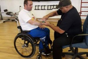 CAMPION şi VETERAN, Ionuţ Butoi urcă în ringul de box. PRIMUL MECI între doi luptători în SCAUNE CU ROTILE