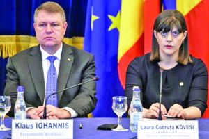 Iohannis o apără pe Kovesi: „Nişte penali fac o încercare disperată să atace şi să discrediteze DNA”