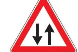 Modificări pe strada Podului: o parte din circulaţia de pe această stradă se derulează cu sens dublu