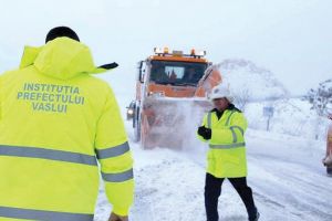Ultimele zbateri ale iernii: Autorităţile au ”dovedit” zăpada