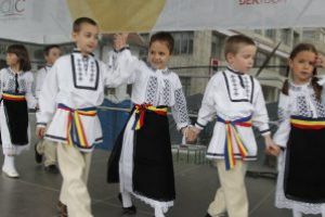 VREM SCENA ÎNAPOI!  Scena Comunităţii din faţa Complexului „Șugaş” va fi amplasată în altă locaţie, la ediţia actuală a Zilelor Sfântu Gheorghe