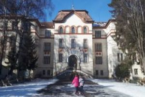 Petiţie pentru renovarea clădirilor Colegiului Naţional „Mihai Viteazul”