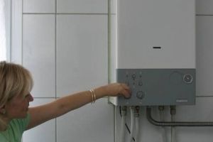 Din greşeală în greşeală spre… încurcătura totală. Povestea blocului ANL îngheţat din Deva s-ar putea repeta şi la Hunedoara