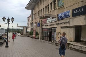 Trei inculpaţi trimişi în judecată după agresiunea în care fiul fostului primar din Siret ...