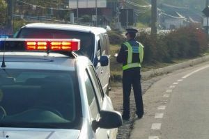 Acţiune comună Poliţie–RAR, la Abrud: 14 amenzi în valoare de 3.480 de lei, într-o zi. 4 certificate de înmatriculare retrase şi un permis de conducere reţinut