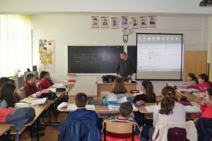 FOTO: Împreună pentru siguranţa tinerilor! Activităţi de informare şi prevenire a delincvenţei juvenile şi a consumului de droguri