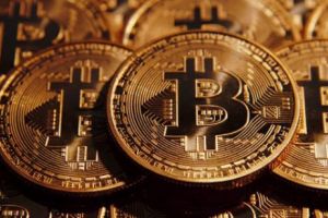 LISTA celor pe care BITCOIN i-a făcut MILIARDARI în 2017
