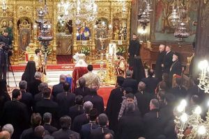 Decizie BOR: Filmarea şi fotografierea nunţilor şi botezurilor, interzise în biserici