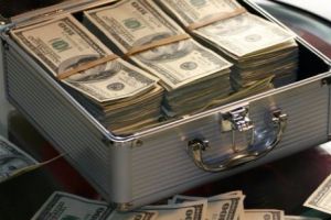 O firmă dă angajaţilor MII DE DOLARI pentru a DEMISIONA