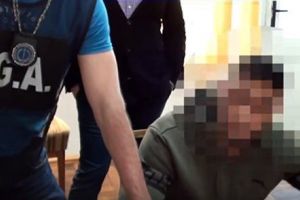 FLAGRANT. Bărbat prins în timp ce încerca să mituiască doi poliţişti