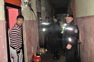 FOTO. Descinderi ale poliţiştilor în cuibul infracţional de pe Horea 6