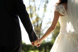 Biserica interzice filmările în biserici, la nunţi