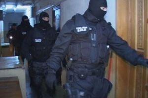 Ce spune IJP Prahova despre descinderile din Bucuresti, unde politistii au gresit adresa si aproape au spart usa apartamentului