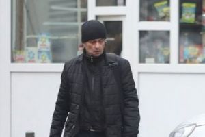 BARLOGUL LUI PORTOCALA – Procurorul Mircea Negulescu a fost prins de paparazzi. “Portocala” merge zilnic la un bloc in care locuiesc angajati din Ministerul Justitiei