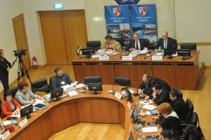 Discuţii aprinse în Consiliul Judeţean. De la doctrine la bani!