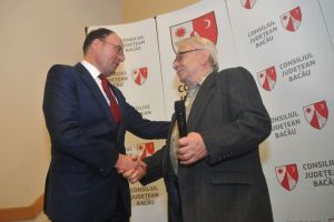 Scriitorul Viorel Savin, cetăţean de onoare al Judeţului Bacău
