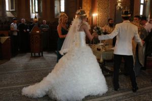 Patriarhia precizează: Interdicţia filmărilor în Biserică nu se referă la botezuri şi cununii