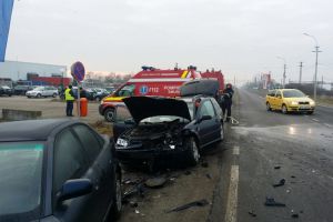 Trei masini avariate in urma unui accident, la Sannicolau Mare
