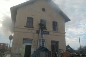 Bebeluşul ars în incendiul de la Şinca Veche va trece printr-o operaţie de reconstrucţie a feţei
