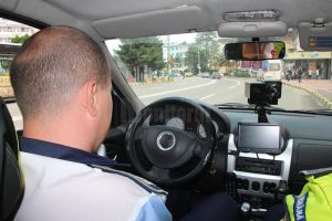 Amenzi şi permise reţinute, după un control rutier la trecerile de pietoni