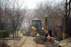 Ne enervează: Lucrările făcute de mântuială pe strada Feleacului (FOTO)