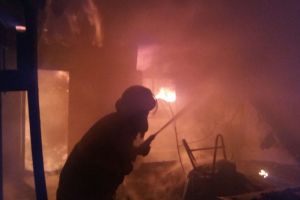 BAR în FLĂCĂRI, în această dimineaţă! A ars unul dintre cele mai populare localuri din oraş (FOTO)