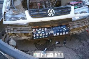 FOTO. Passat burduşit. Țigări ascunse în uşi şi rezervor