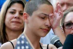 Elevă supravieţuitoare DENUNŢĂ legăturile lui Trump cu NRA: „A fost mânjit în campanie cu bani lor. Să vă fie RUŞINE!”