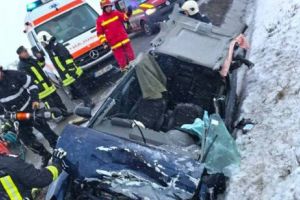 Un mort şi trei răniţi grav în două accidente de circulaţie petrecute pe raza judeţului Suceava duminică dimineaţă